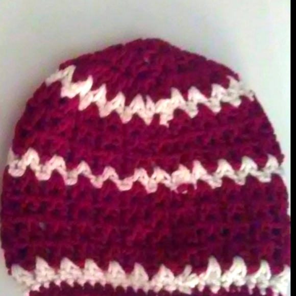 Crochet Crimson Beanie Hat Flower Women - Picture 2 of 2